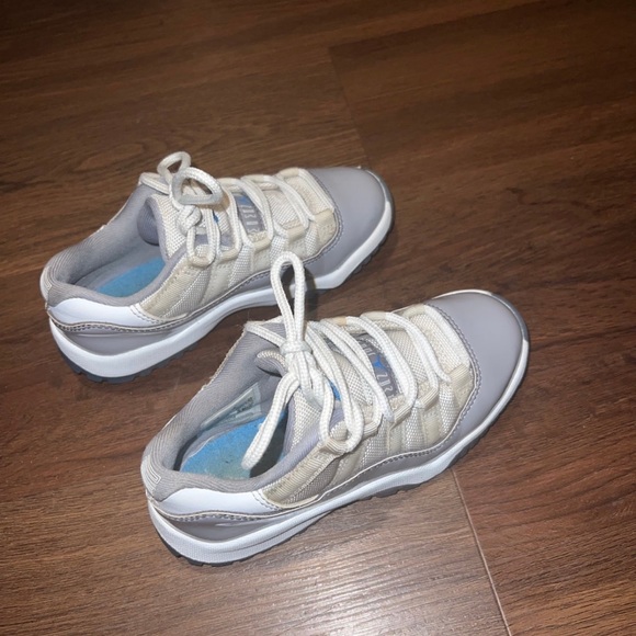 Toddler Jordan Retro 11 Grey and white - Picture 3 of 3